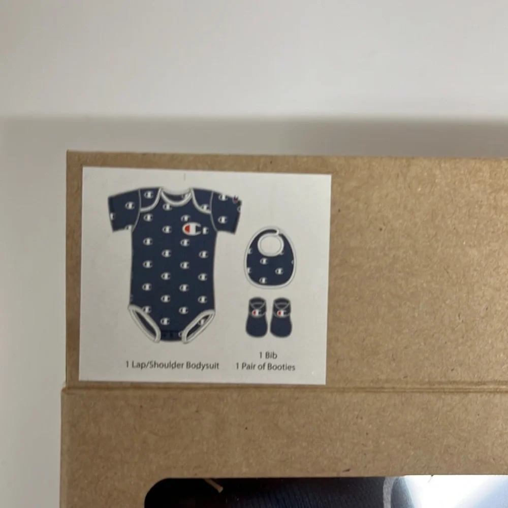 Champion 3 pc bodysuit and bib set with booties 1697